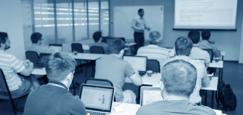 Algemeen_Class_instructor Keep developing yourself in Wireless LAN and Wireless IoT training | our learning solutions - World Wide WiFi Experts®